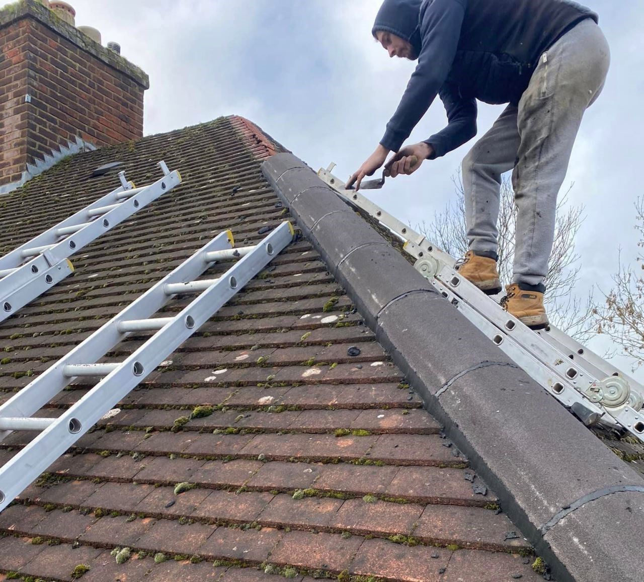 How To Fix Broken Roof Tiles - What To Do and Why